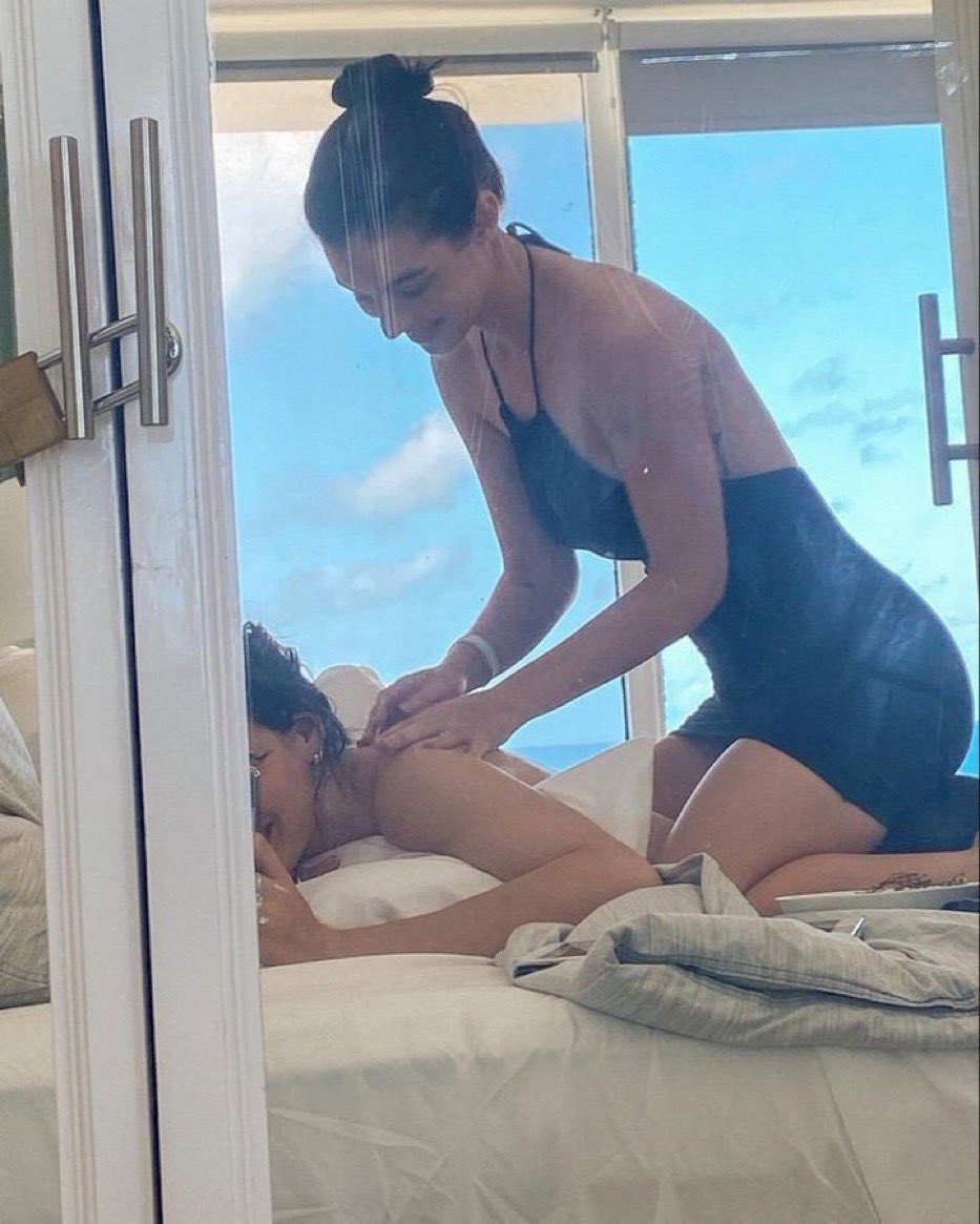 women loving women (@wlwpicz) on Twitter photo 