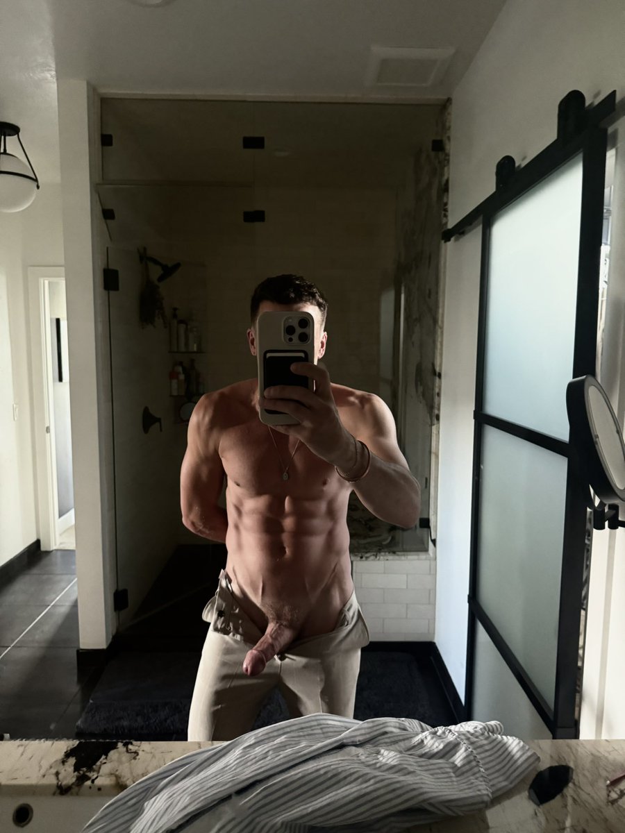 makeitgay's tweet photo. it’s national send n*des day…
plz &amp; thank you⬇️ 📸 https://t.co/tCYERNjeWr