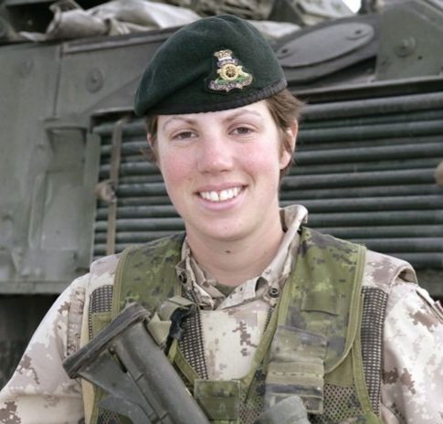 La capitaine Nichola Goddard est la première femme soldate canadienne à perdre la vie au combat. 

Parmi tous les soldats décédés depuis l’arrivée des Canadiens en Afghanistan, elle est également celle au plus haut rang. 

Elle est la seizième victime canadienne de ce conflit.🇨🇦