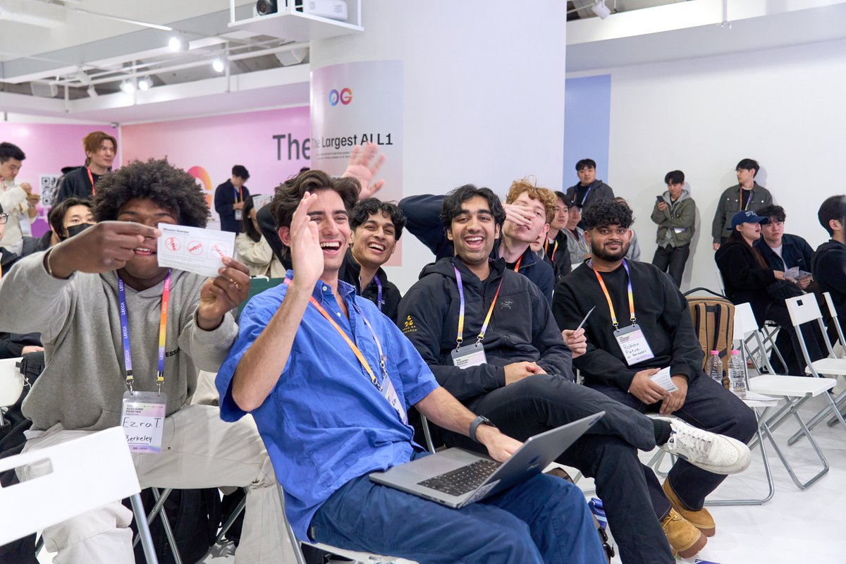 CalBlockchain's tweet photo. 🇰🇷 More from B@B at @eth_seoul_ during  the OG x Lecca Hackathon!  

🚀 Loved connecting with fellow builders from @franklin_dao - excited for what’s next 🔥 https://t.co/cGi61rdPgi