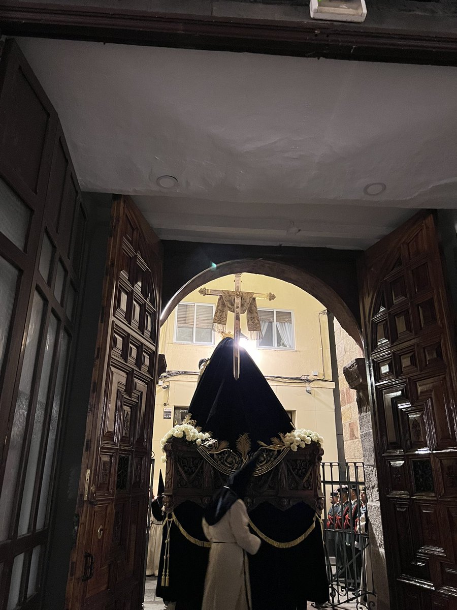 [0:11] nuestra Madre llega a la iglesia de San Vicente. La procesión ha concluido

#SemanaSantaZamora
#NuestraMadre
#ProcesionNMA25