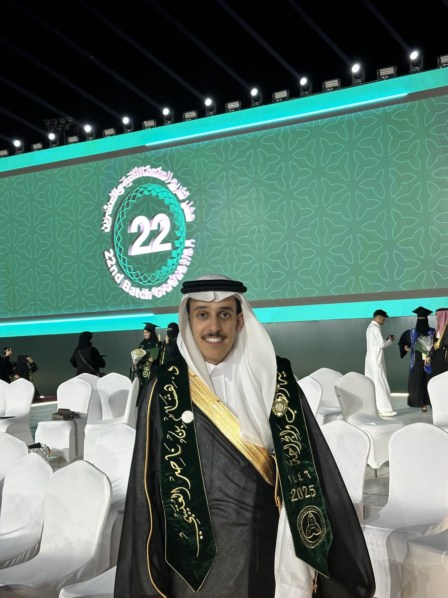 Hesh4mNas's tweet photo. الحمدلله الذي بنعمته تتم الصالحات.🤍

الحمدلله، انتهت إحدى أصعب الرحلات بتخرجي من كلية الطب والجراحة في جامعة الملك سعود بن عبدالعزيز للعلوم الصحية.🎓

كانت ست سنوات مليئة بالتحديات، لكنها - بفضل الله ثم دعم والديّ - مرت كلمح البصر. لا يمكنني أبدًا أن أوفيكما حقكما. https://t.co/9QyXVDPi9j
