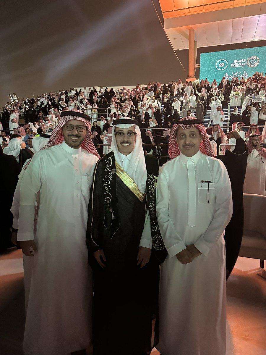 Hesh4mNas's tweet photo. الحمدلله الذي بنعمته تتم الصالحات.🤍

الحمدلله، انتهت إحدى أصعب الرحلات بتخرجي من كلية الطب والجراحة في جامعة الملك سعود بن عبدالعزيز للعلوم الصحية.🎓

كانت ست سنوات مليئة بالتحديات، لكنها - بفضل الله ثم دعم والديّ - مرت كلمح البصر. لا يمكنني أبدًا أن أوفيكما حقكما. https://t.co/9QyXVDPi9j