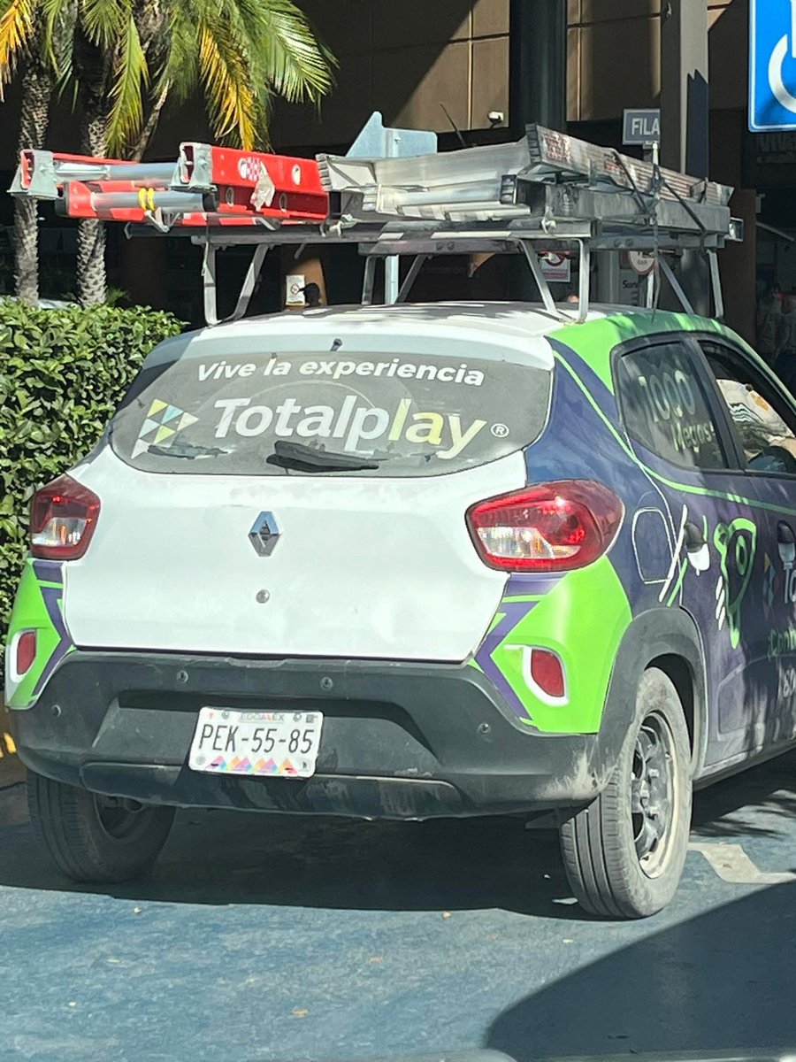 arymarc's tweet photo. @RicardoBSalinas @totalplaymx Que poca madre estacionándose donde no deben… https://t.co/0SQilK91uS