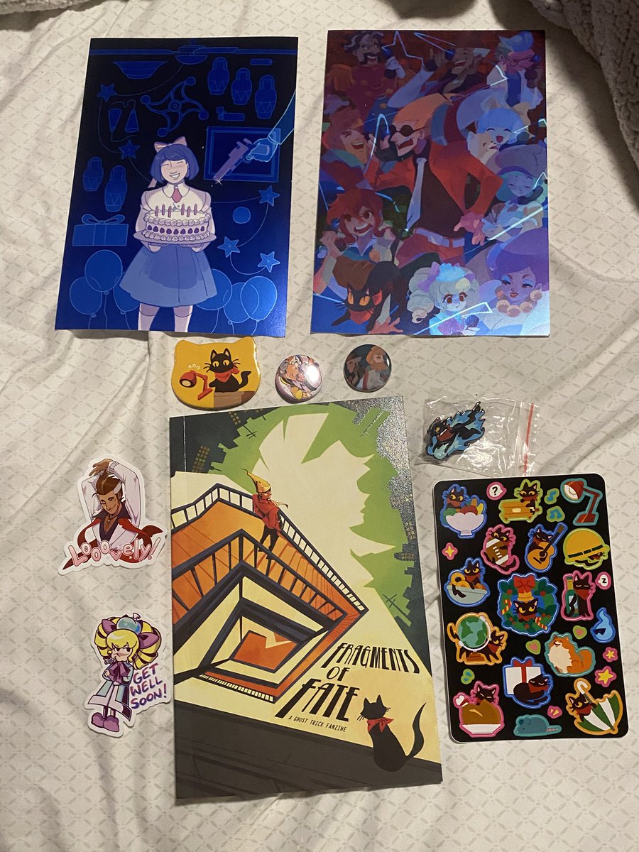 My <a href="/fragmentsoffate/">Fragments of Fate</a> zine bundle came in and i’m so happy with how everything looks!!!!! It all turned out gorgeous!