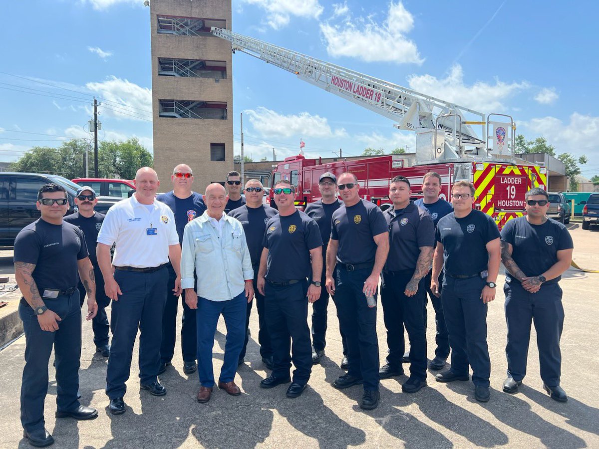 Houston Mayor's Office (@houmayor) on Twitter photo Mayor Whitmire had a great visit with our Houston Fire Department heroes at station 19 on Gregg St. He watched them train and get prepared to put out fires and keep our families safe. Thanks for all that you do! <a href="/HoustonFire/">Houston Fire Dept</a> Mayor Whitmire had a great visit with our Houston Fire Department heroes at station 19 on Gregg St. He watched them train and get prepared to put out fires and keep our families safe. Thanks for all that you do! <a href="/HoustonFire/">Houston Fire Dept</a>