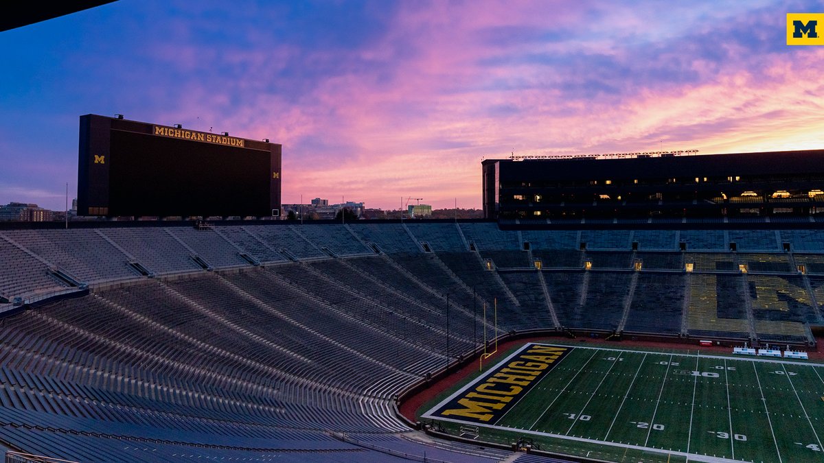 UMichAthletics's tweet photo. Good morning 🟡🏈🔵 https://t.co/UAw3T9n6wV