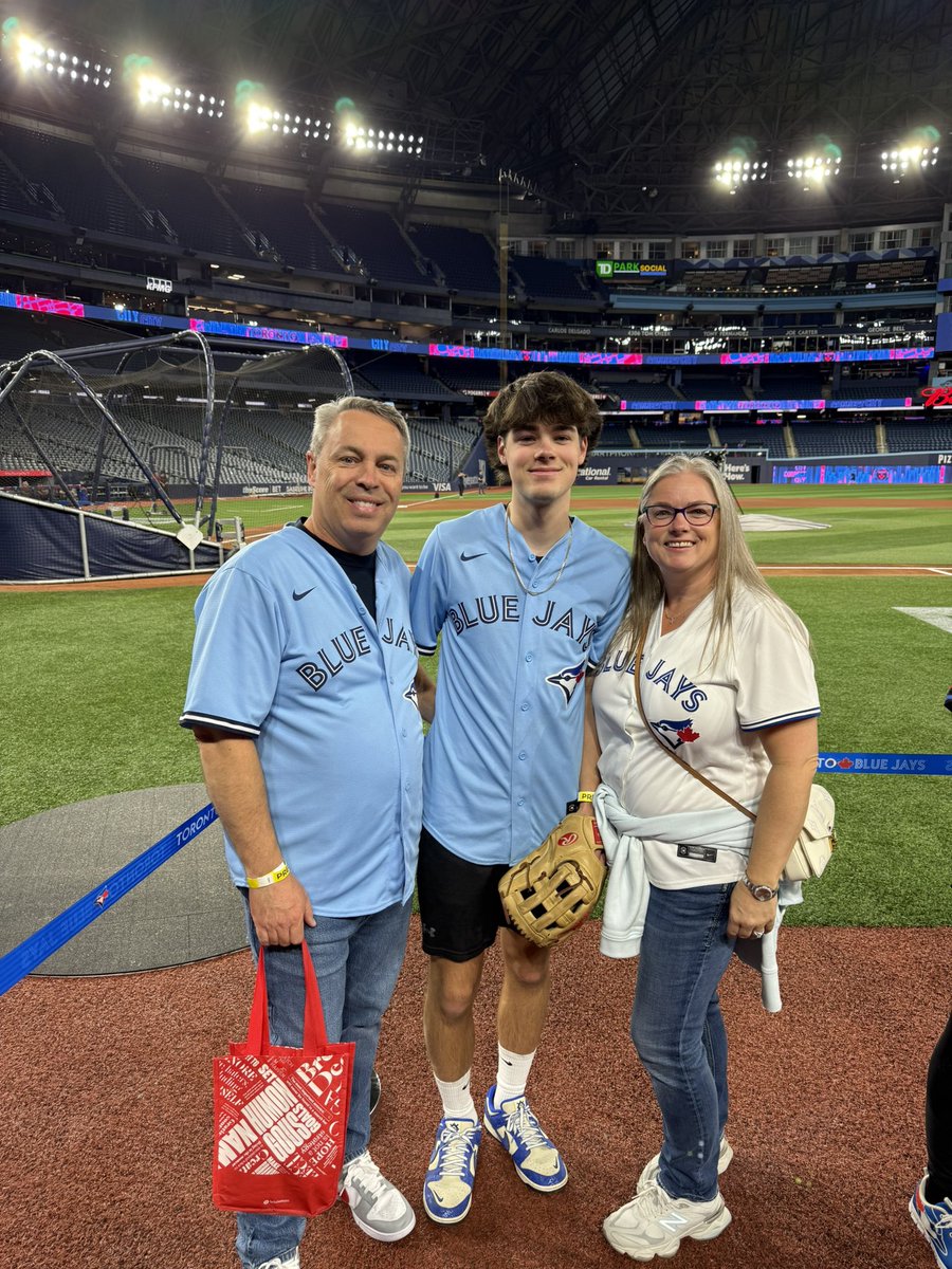 Lisa_Ont's tweet image. Ready for a great game!! @BlueJays