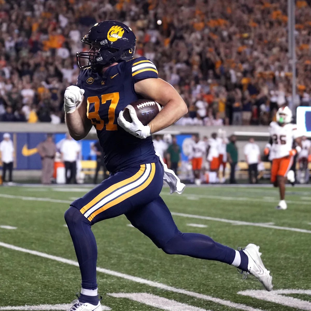 Matt Zenitz (@mzenitz) on Twitter photo Former Cal star tight end Jack Endries has signed with Texas, <a href="/chris_hummer/">Chris Hummer</a> and I have learned for <a href="/CBSSports/">CBS Sports</a>/<a href="/247Sports/">247Sports</a>.
Endries, the top-ranked tight end in the transfer portal, led Cal last season with 56 catches and 623 receiving yards.
247sports.com/season/2025-fo… Former Cal star tight end Jack Endries has signed with Texas, <a href="/chris_hummer/">Chris Hummer</a> and I have learned for <a href="/CBSSports/">CBS Sports</a>/<a href="/247Sports/">247Sports</a>.
Endries, the top-ranked tight end in the transfer portal, led Cal last season with 56 catches and 623 receiving yards.
247sports.com/season/2025-fo…