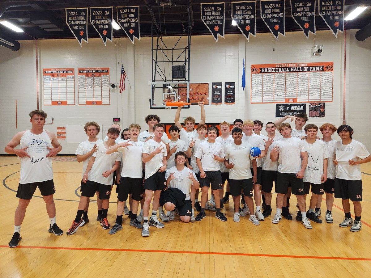 Coach_Ovard's tweet photo. Miracles do come true! The 4th installment of competition Friday goes to JV Kickoff! JV Kickoff pulls off the upset in an intense game of dodgeball baseball! #compfriday #irontiger #COV https://t.co/NRBYOQQRBx