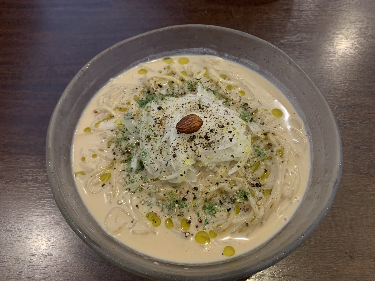 カシューナッツとアーモンドの冷えたやつ！美味い