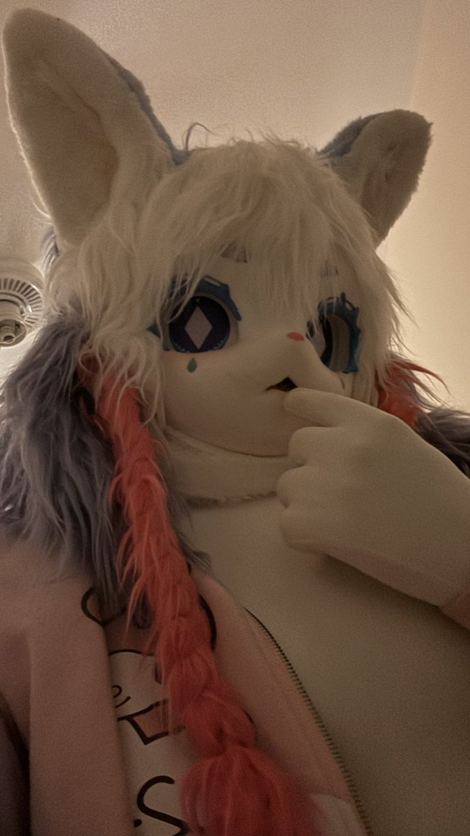 Thinking about some good places to hide eggs for hunts this Easter weekend. Btw, I’m totally not related to the Easter bunny…👀 

#Kigurumi #kig #kigurumi #cosplay #コスプレ #Easter2025 #Easter #EasterWeekend