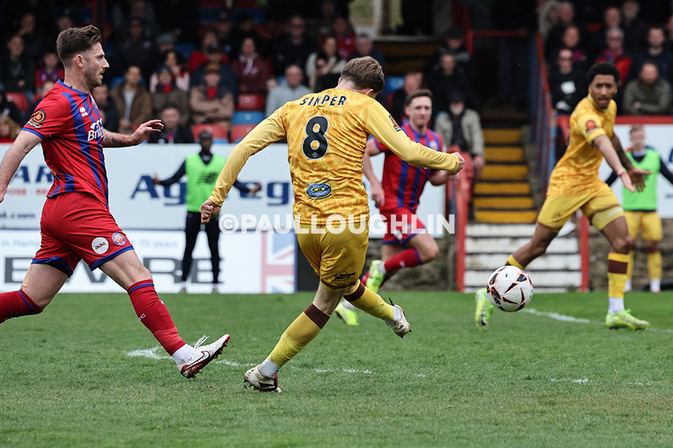Photos from <a href="/suttonunited/">Sutton United</a>'s 1-1 draw away at Aldershot:

flickr.com/photos/paullou…

Photos not to be used without permission.