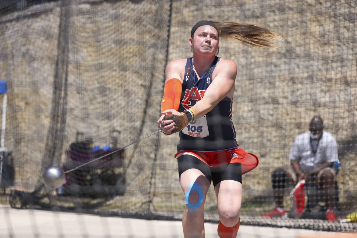 🥉🥉🥉

<a href="/MauraHuwalt/">Maura Huwalt</a> claims bronze in women’s hammer throw with a collegiate best mark 

📐 57.55m

#WarEagle