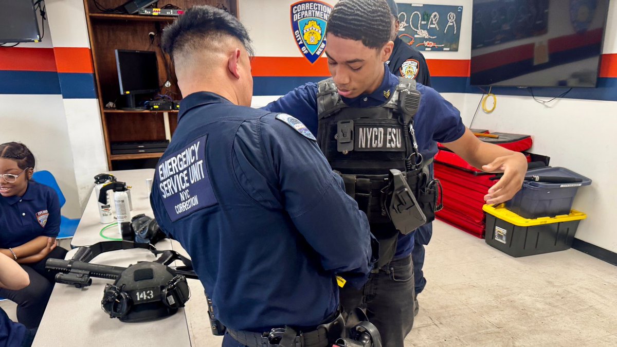 CorrectionNYC's tweet image. Today, a special thank you goes to our Correction Officers and staff for all of their hard work this week with keeping our youth engaged in positive activities during #SpringRecess. Read more at bit.ly/3Y6KDdb. #DOCYouthExplorers #JoinTheBoldest