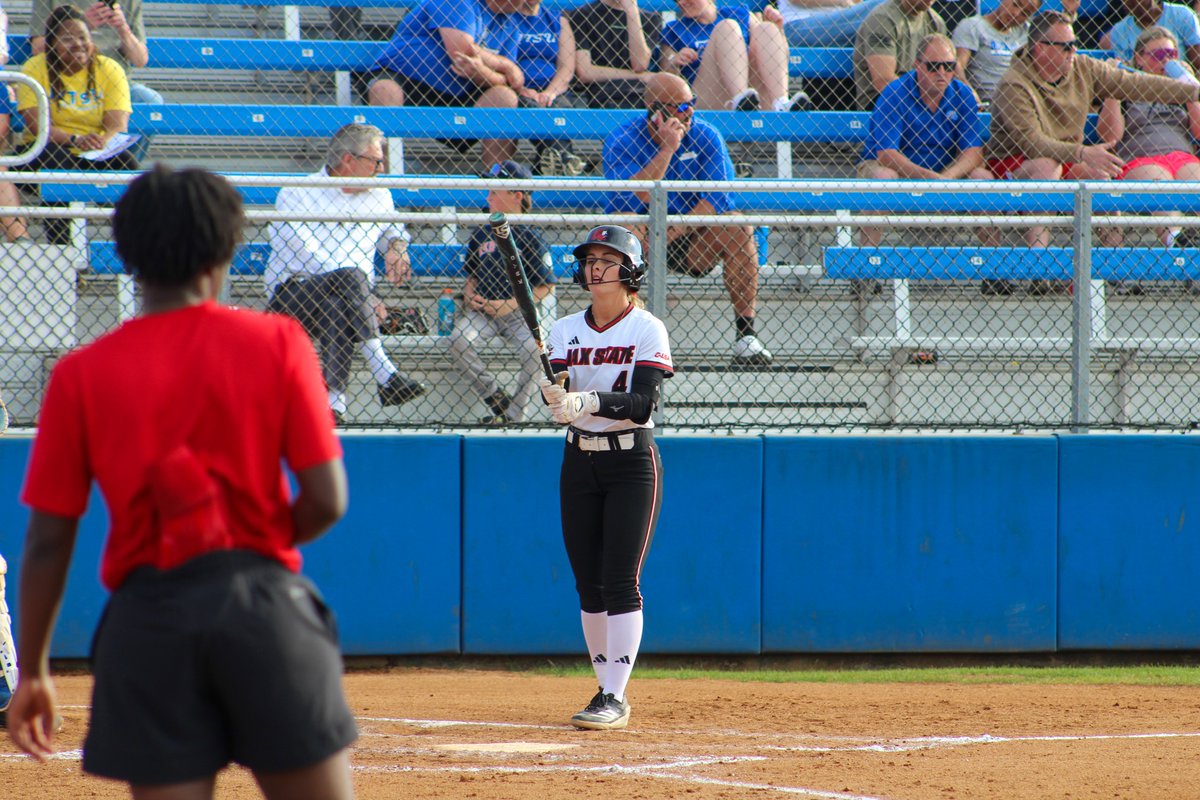 JaxStateSB's tweet image. ⚡️ DOUBLE TROUBLE ⚡️

Jaci Underwood launches her SECOND homer of the ball game ✌️

#StayCocky 🐔 | #FearTheBeak 👌
