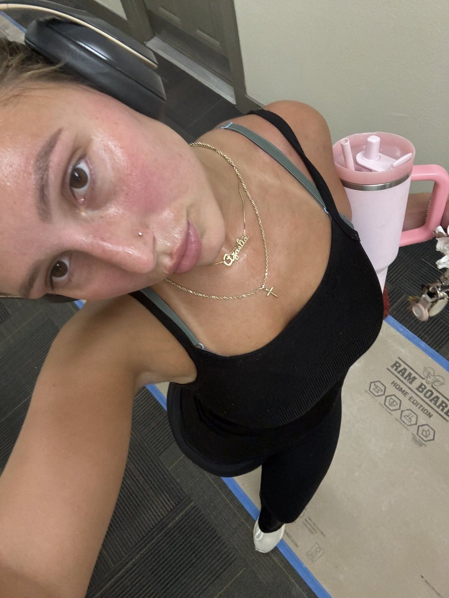 zaesperfect's tweet photo. gonna wring out my sweaty gym clothes into your dog bowl and make it be your only source of food https://t.co/lMbdXE0qm5