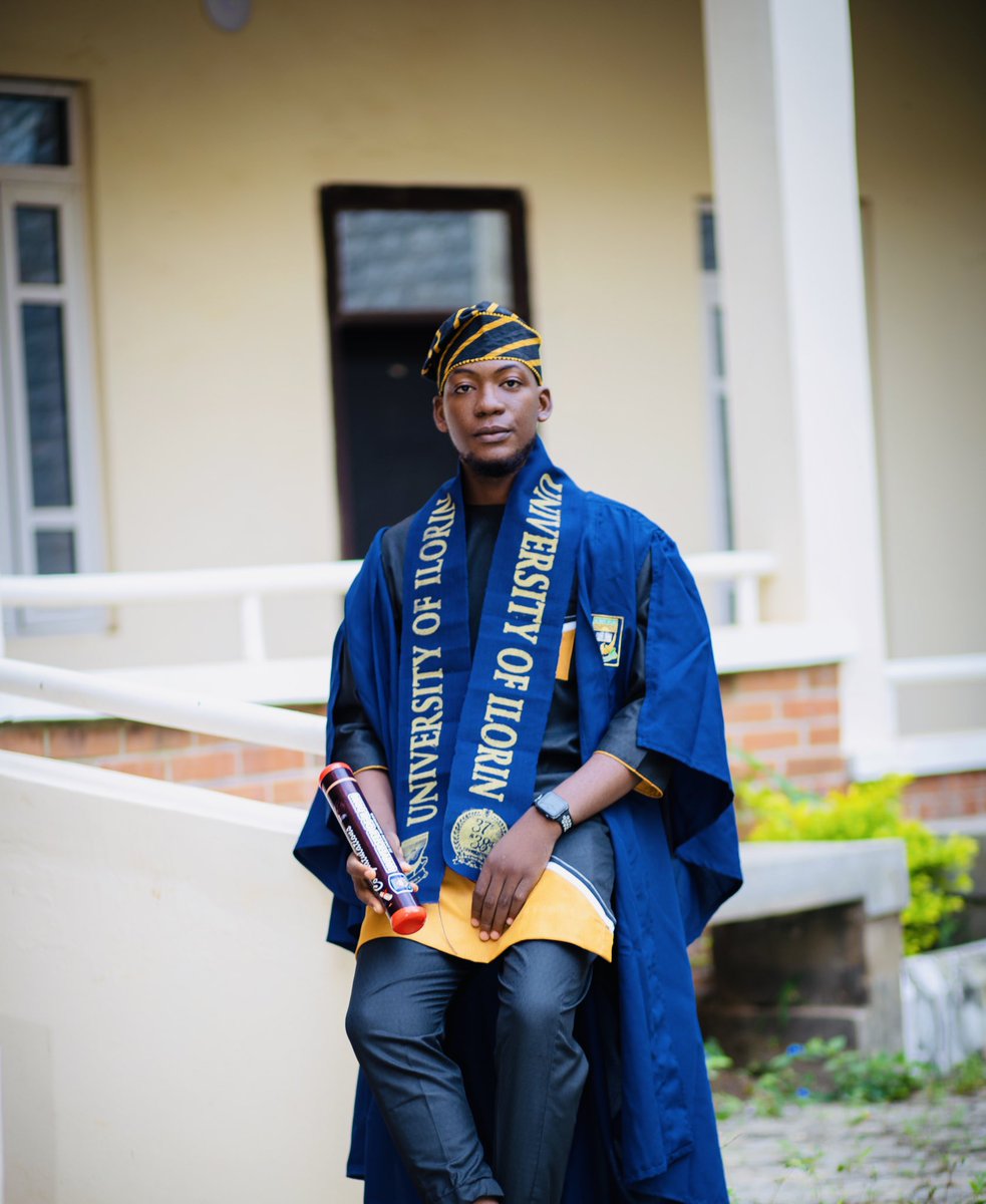 Pharm_design's tweet image. One year ago, I walked across that stage. A proud Pharmacist, a dream fulfilled. Grateful for the journey, excited for what’s ahead.