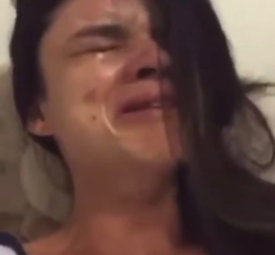 amosertwink's tweet photo. gente se jesus nasceu no dia 25 e morreu na pascoa então ele não chegou a fazer nem 1 aninho de vida 😭😭😭😭 https://t.co/Z6VwD6Hv1s