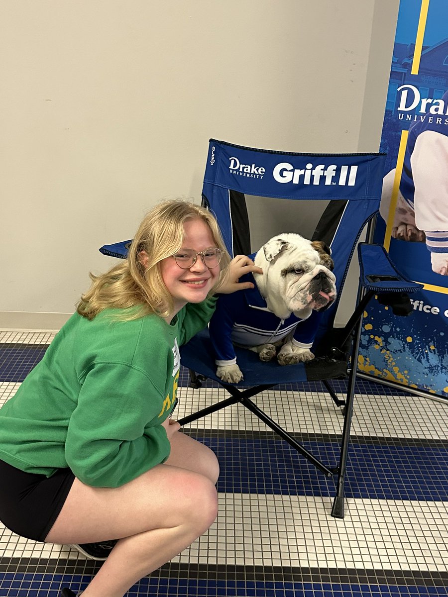 jesswestercamp's tweet photo. Great campus visit at Drake today! Got to hear about their musical theatre program (1st love) along with neuroscience and biochemistry research opportunities (it’s the backup plan 🤣). Now to find some scholarships! https://t.co/6CqpCHd0pY