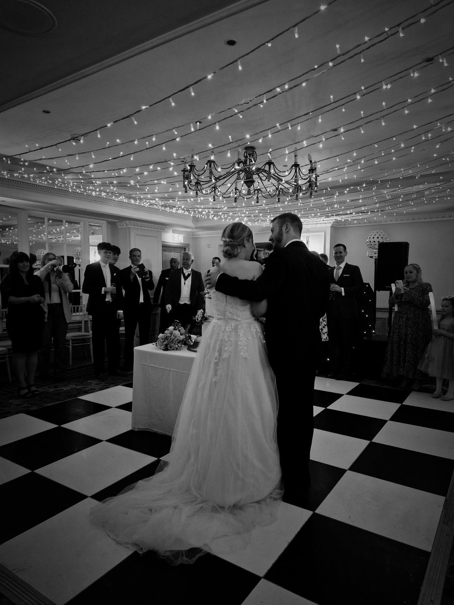 aqueenofcups's tweet photo. #momentsinlife #meantime #uk #england #wedding #celebration #cakecutting #brideandgroom #happyeverafter #duality #yinyang #blackandwhitephotography #blackandwhitephoto #blackandwhite #bw #mono #photooftheday #instablackandwhite #urbanphotography #streetphotography #streetart https://t.co/V9xLTKx8Hw