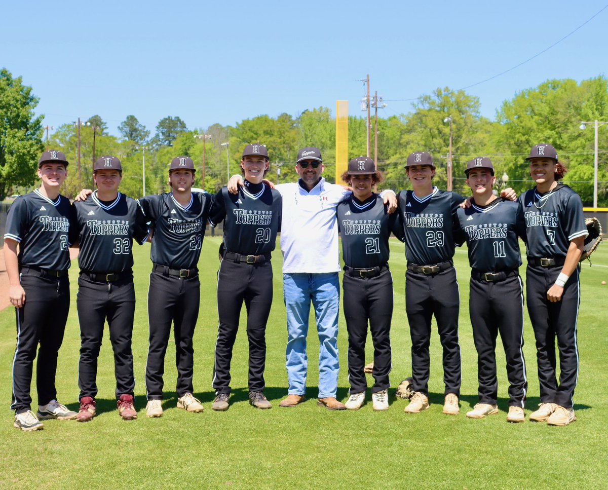 ahunt24um's tweet photo. I get to watch high school sports for a living—and I love it. No NIL. No contracts. Just pure, passionate competition. Kids playing for hometown pride. It’s not always pretty, but it’s always real. I’m proud to serve as AD at Houston High. #TopperPride #ExpectSuccess https://t.co/myesefKtCb