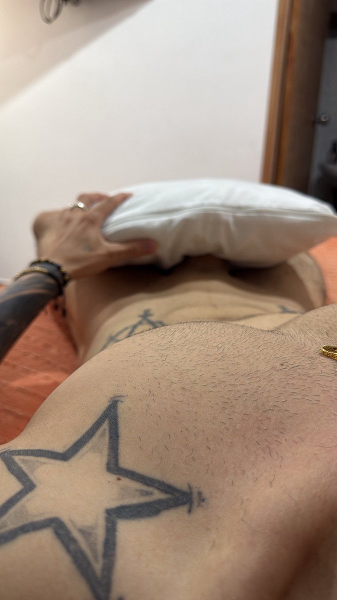 Aquí te espero en mi pecho 😈 

onlyfans.com/jhonsebastianj…