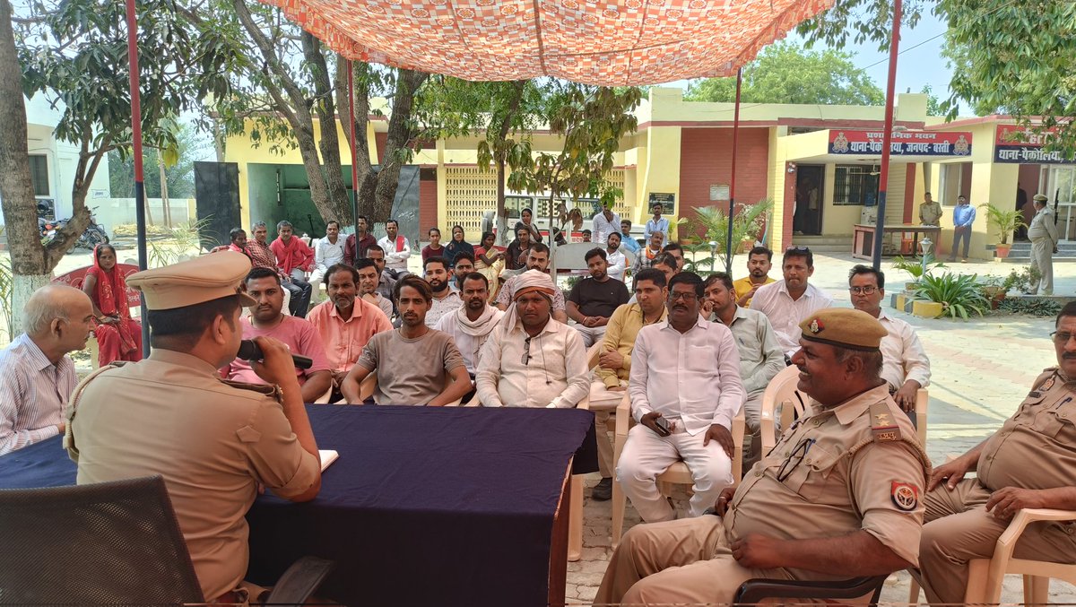 Dharmendra1541's tweet photo. थाना पैकोलिया पुलिस द्वारा व्यापारियों, ज्वेलर्स और पेट्रोल पंप मालिकों के साथ मीटिंग की गई। सुरक्षा के दृष्टिगत सभी से सीसीटीवी कैमरा लगाने की अपील की गई। https://t.co/8DD4fsrV3L