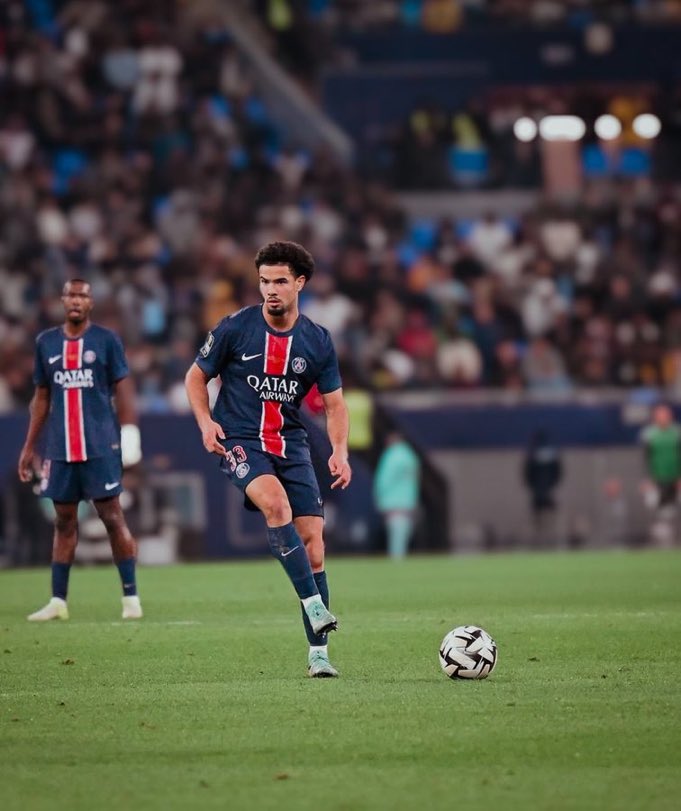 MegaPSG_'s tweet image. 🔴🔵 Les axes de travail ont été identifiés et des choses ont été mises en place pour Warren Zaire-Emery. 🇫🇷👶
En interne, on ne nourrit aucune inquiétude. On connaît son potentiel et on rappelle qu'il n'a que 19 ans. ⏳
L'intéressé est bien conscient de ce léger déclassement.