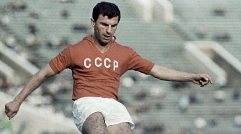 GunterNetzer91's tweet photo. Euro 1960
Valentin Ivanov- an exceptional playmaker. Involved in every good USSR move.
Slava Metreveli- a livewire, phenomenal dribbling and pace.
Dragoslav Šekularac- another brilliant dribbler, and creative spark.
Also: Mikheil Meskhi, Valentin Bubukin. https://t.co/b5c4DGtcED