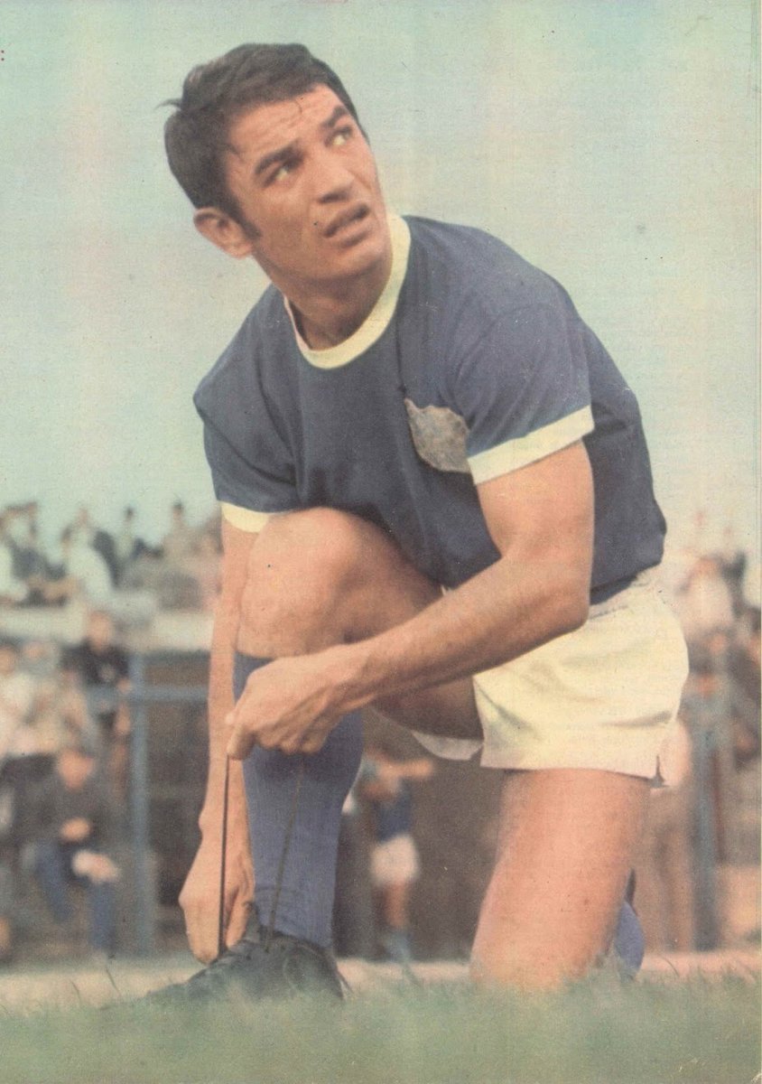 GunterNetzer91's tweet photo. Euro 1960
Valentin Ivanov- an exceptional playmaker. Involved in every good USSR move.
Slava Metreveli- a livewire, phenomenal dribbling and pace.
Dragoslav Šekularac- another brilliant dribbler, and creative spark.
Also: Mikheil Meskhi, Valentin Bubukin. https://t.co/b5c4DGtcED