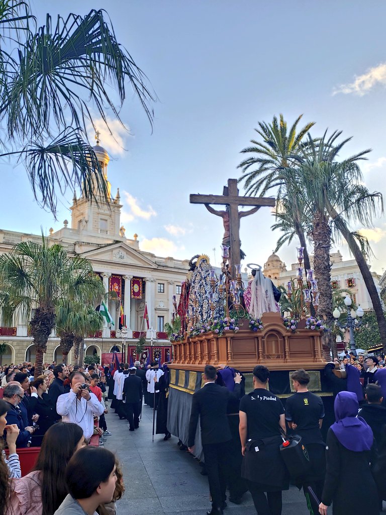#ViernesSantoCadiz #SemanaSantaCadiz2025
#SemanaSanta
#SemanaSantaCadiz
<a href="/Hdad7palabras/">Hermandad de las Siete Palabras (Cádiz)</a>