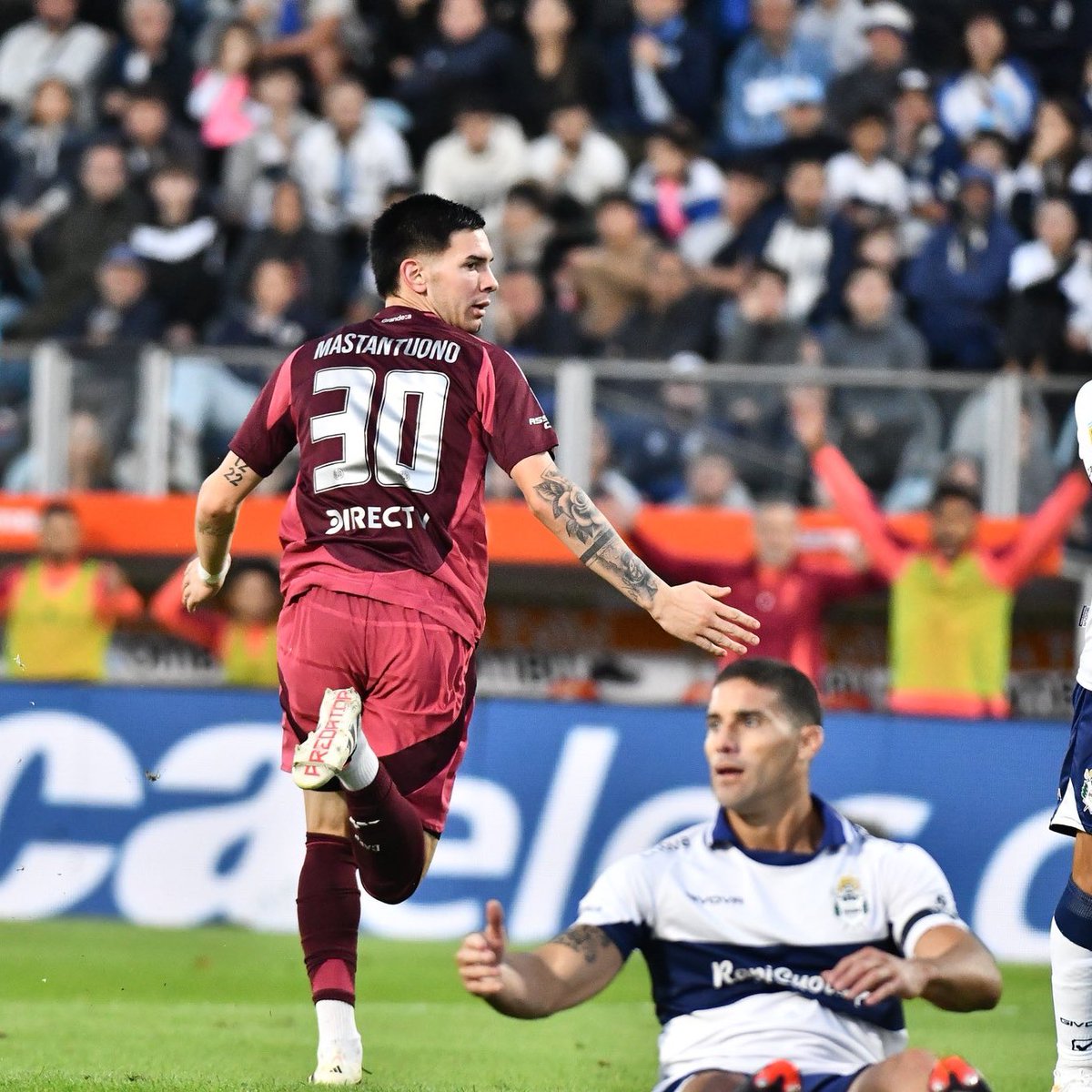 RisingStarXI's tweet photo. 🇦🇷⭐️ | 𝐅𝐫𝐚𝐧𝐜𝐨 𝐌𝐚𝐬𝐭𝐚𝐧𝐭𝐮𝐨𝐧𝐨 (𝟏𝟕) vs Gimnasia:

• 1 Goal
• 4 Key Passes
• 5/6 Successful Long Balls
• 4/6 Successful Take-Ons
• 5/12 Ground Duels Won
• 2/6 Aerial Duels Won

𝐌𝐀𝐒𝐓𝐄𝐑𝐂𝐋𝐀𝐒𝐒. https://t.co/WYTzEToN6V
