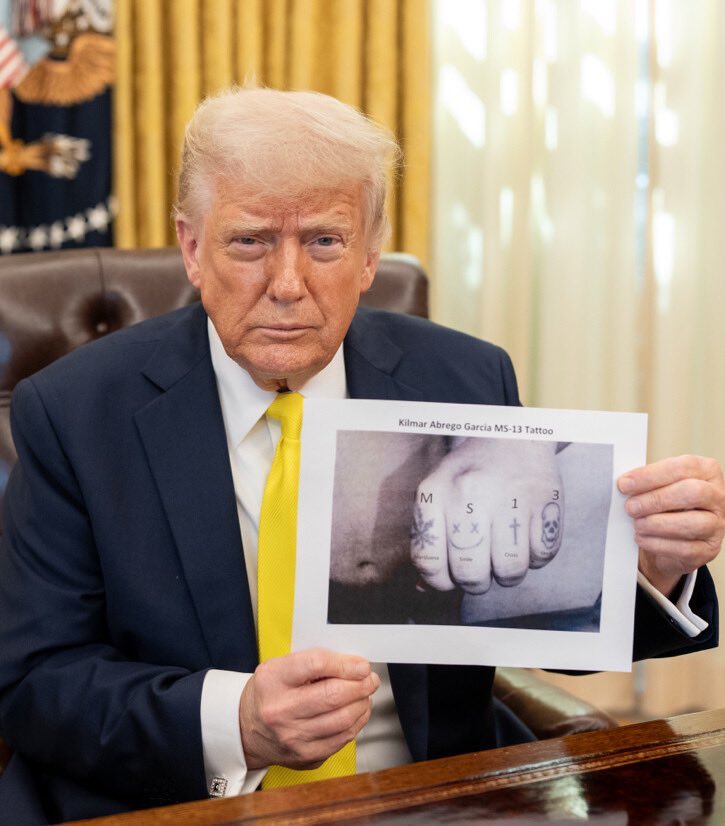 ClayTravis's tweet photo. The wife beating, human trafficking, gang member illegal immigrant Democrats are trying to turn into a hero has his MS-13 gang sign TATTOOED ON HIS KNUCKLES. https://t.co/JmBazW79P0