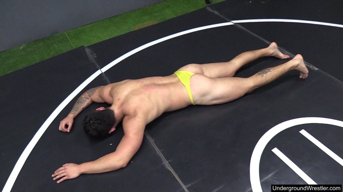 WrAndSinglets's tweet photo. @russryder_ @Bigtucoo @Bigtucoo being an absolutely gorgeous jobber… 
#gaywrestling #jobber #gay https://t.co/f50PUZQfzt