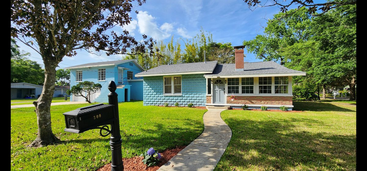 michaelcreale's tweet photo. Updated Home For Sale in Historic Downtown Sanford, FL. - $465,000

This is a 1935, 3 bed, 2 bath bungalow with a separate 1 bed, 1 bath above garage studio apartment, with over 2,000 feet of conditioned living space. Reply back to reach me. https://t.co/IKKZE1mWe3