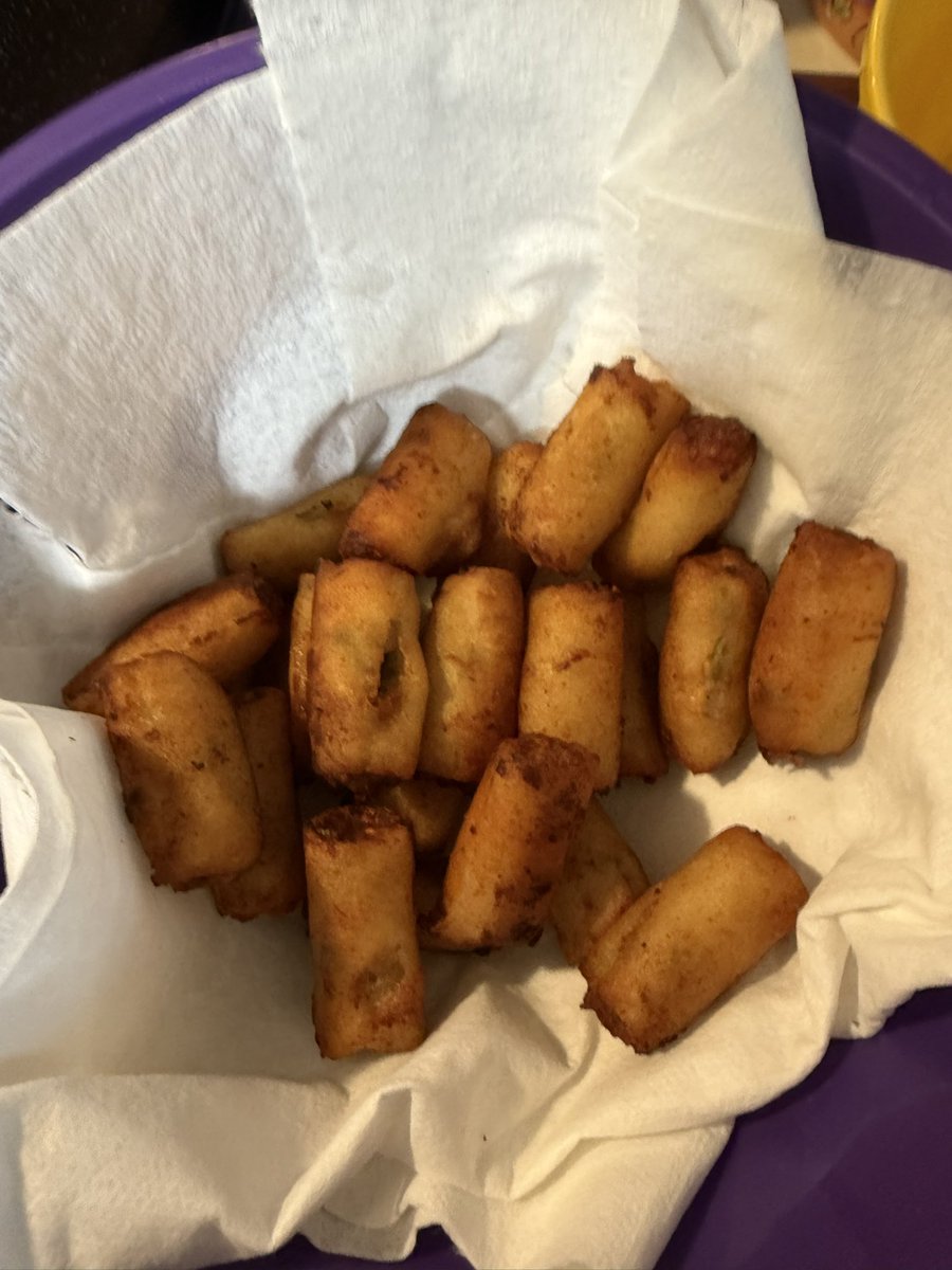 sicily_angel's tweet photo. Daughter in law made vegetable Shanghai egg rolls, bok choy, and jasmine rice!
#GoodFriday
#Lent
#Hollyweek https://t.co/fe2B0G8iW6
