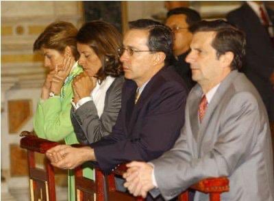HELIODOPTERO's tweet photo. Pónganle titulo a esta foto. https://t.co/hogjmZOH0z