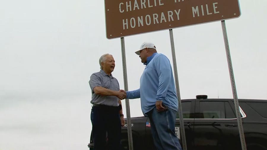 A new sign on I-35 honors OHP Lt. Charlie Hanger—the trooper who arrested Timothy McVeigh just 78 minutes after the OKC bombing.

Where it’s placed &amp; how it all unfolded ⬇️ 
newson6.com/story/68026f84…