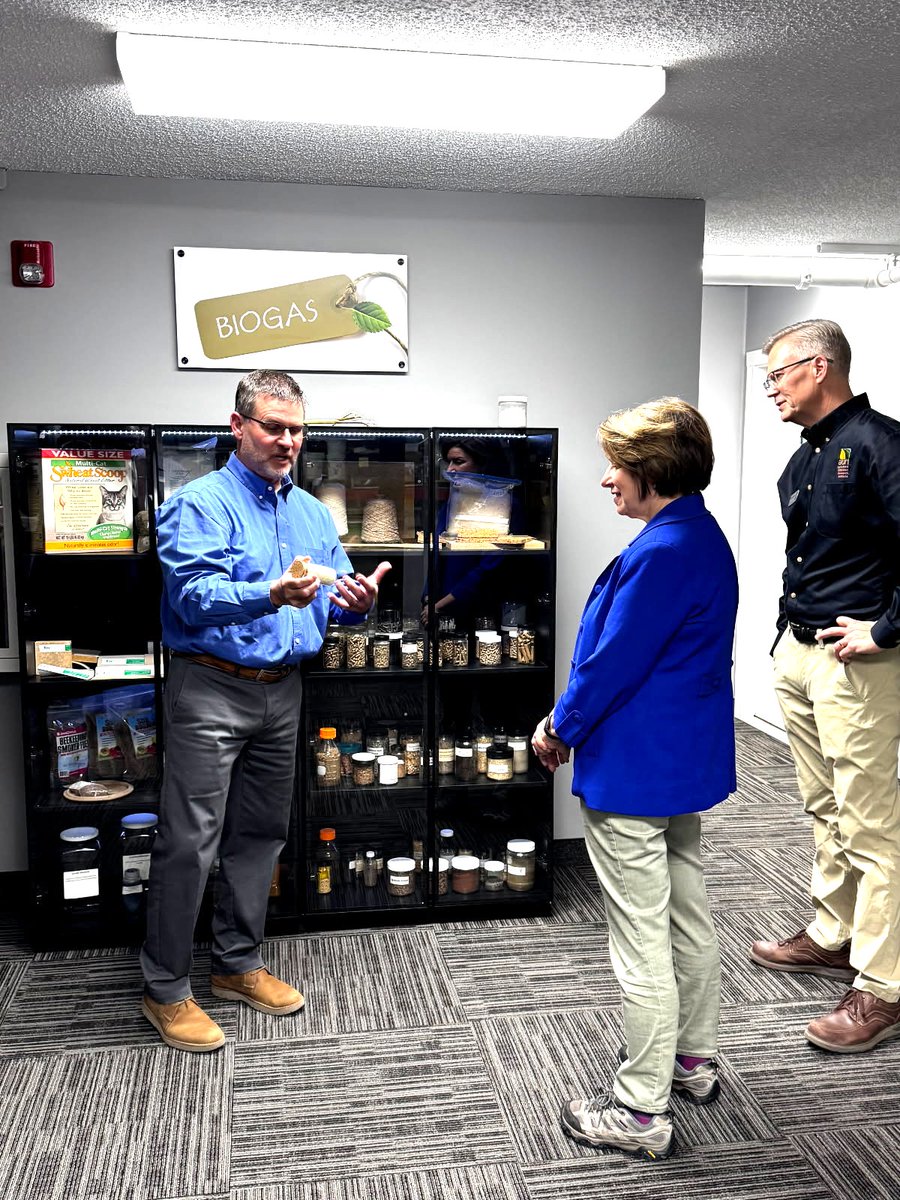 AURIcomm's tweet photo. Yesterday, AURI welcomed U.S. Senator Amy Klobuchar (@SenAmyKlobuchar) for a tour of our Bioindustrial Innovation Center in Waseca. It's always great when members of our state's congressional delegation stop by to discuss the exciting things happening in value-added ag in MN. https://t.co/G3BXj7mMFm