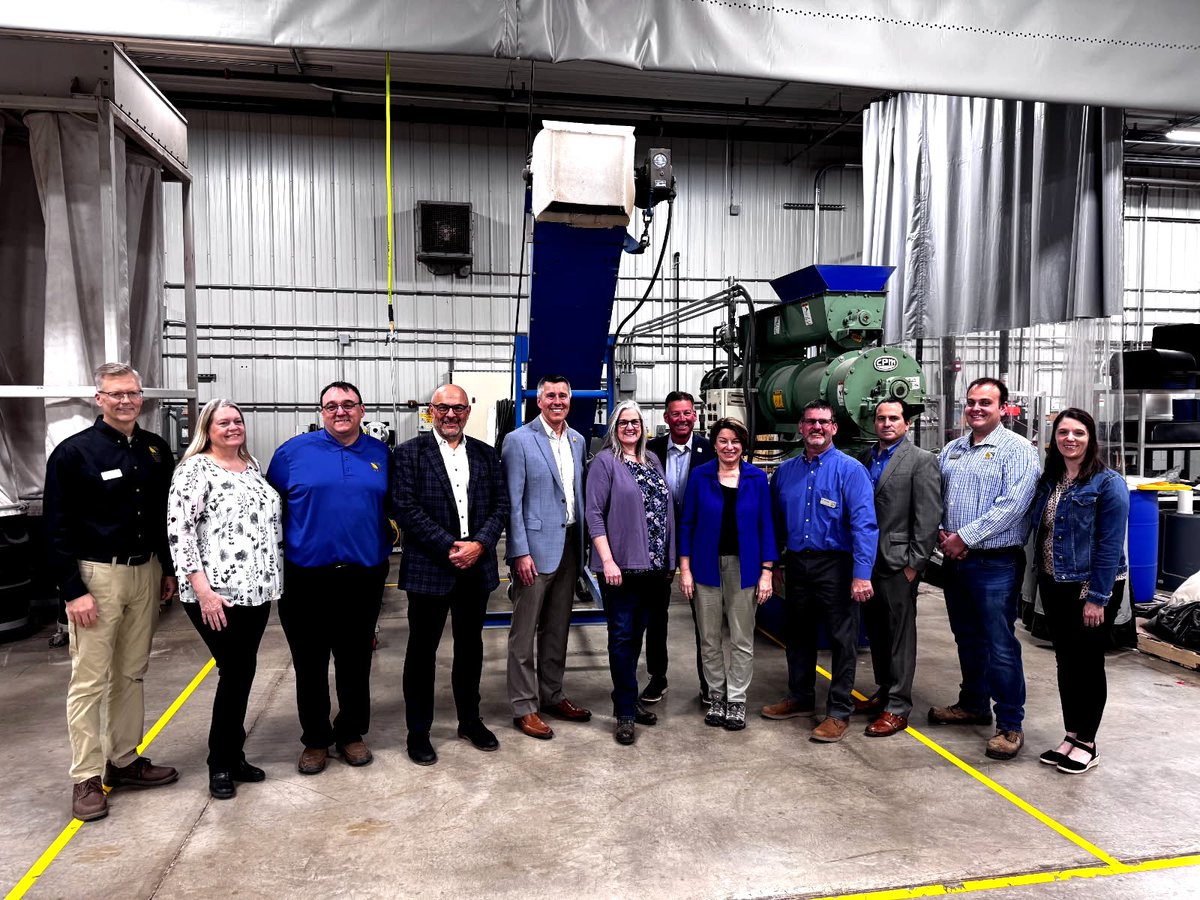 AURIcomm's tweet photo. Yesterday, AURI welcomed U.S. Senator Amy Klobuchar (@SenAmyKlobuchar) for a tour of our Bioindustrial Innovation Center in Waseca. It's always great when members of our state's congressional delegation stop by to discuss the exciting things happening in value-added ag in MN. https://t.co/G3BXj7mMFm