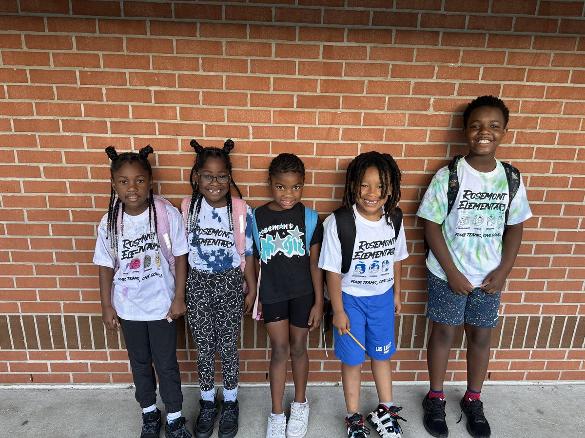 rosemont_es's tweet photo. Fridays are Spirit Day at Rosemont #EagleNationOCPS #RosemontMagic https://t.co/Opi28yYVwc