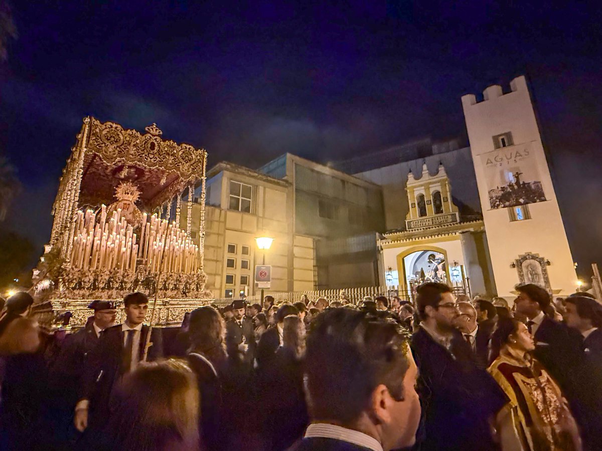 María Santísima de la O frente a la <a href="/hdadlasaguas/">Hermandad de las Aguas</a>.

📸<a href="/belen76sevilla/">Belen Cañada</a>

#LaO25 #SSantaSevilla25