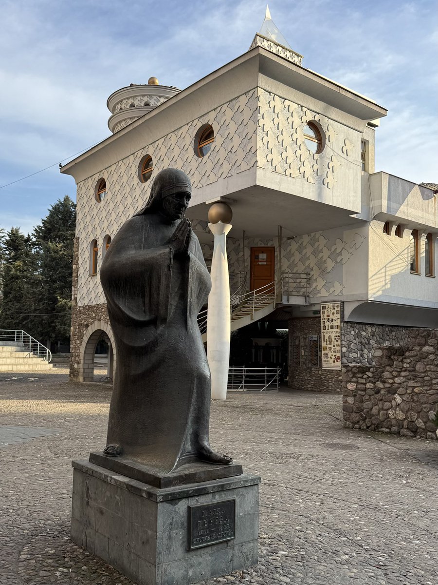 Skopje, North Macedonia! 🇲🇰

Standing tall in the heart of the city, the Alexander the Great statue is an iconic landmark celebrating the region’s deep historical roots. 

Alexander the Great—one of history’s greatest conquerors, whose empire stretched from Greece to India,