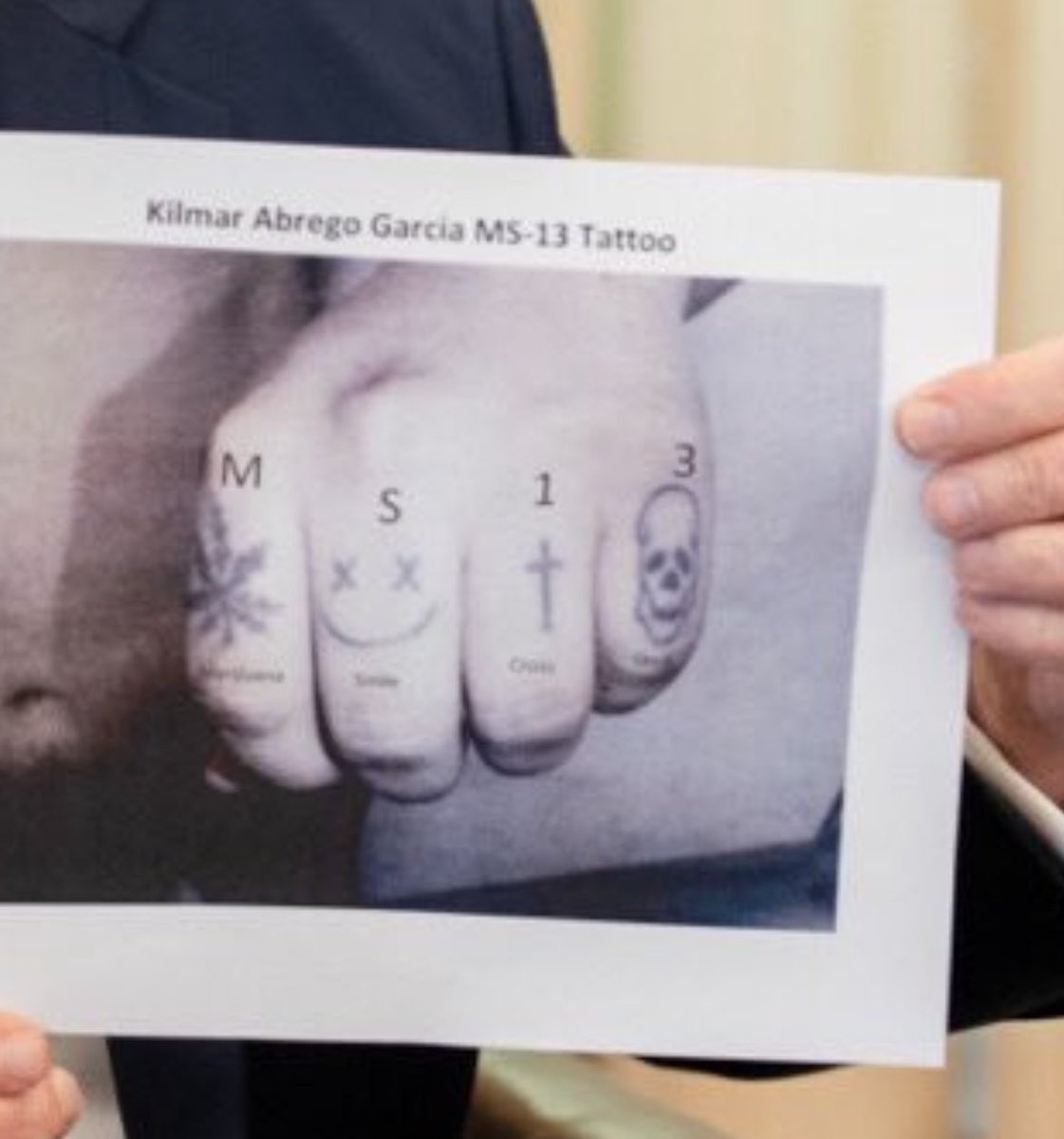 This is the worst photoshop job I’ve ever seen lmaooooo