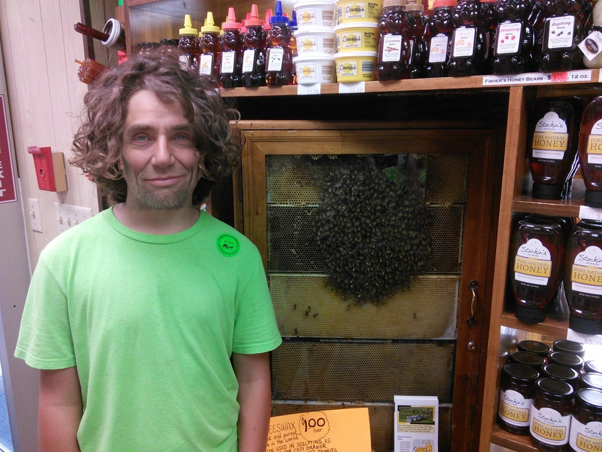 AbeOnVacation's tweet photo. So many shops with so many cool things. Those are live bees. And that is ABRAHAM LINCOLN. https://t.co/3cf8AsPNiE