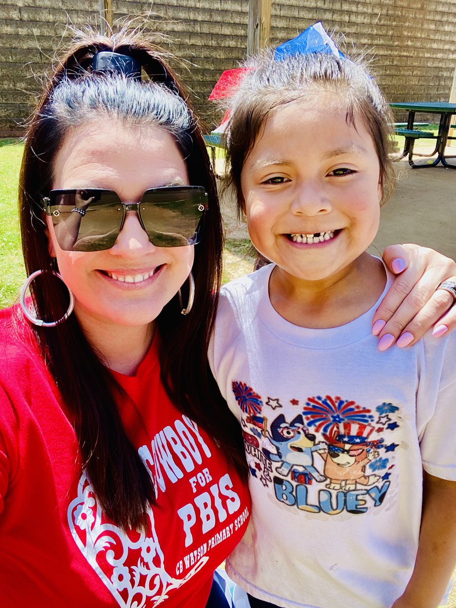 SummerPeavy's tweet photo. CBWP loves dressing up in April, to support our military students! 💜💜🇺🇸💜💜 @HoustonCountySD @MOAatRAFB https://t.co/lVM4FLqb6o