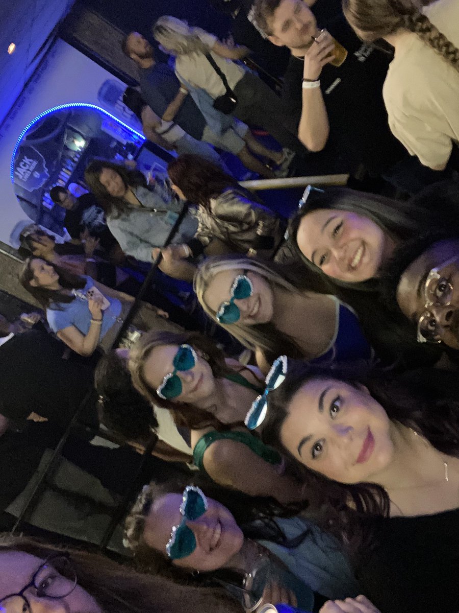 dreamptII's tweet photo. I know the back of a wldlfe pit loves to see us coming https://t.co/uekDEtdZn1
