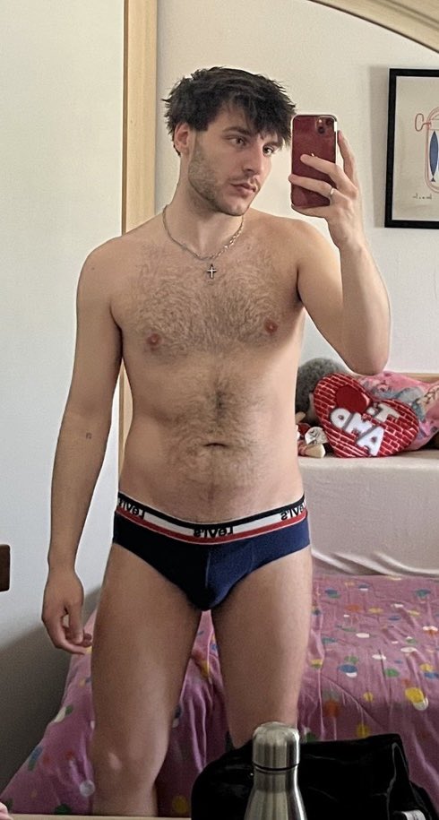 AlexMar31934563's tweet photo. The face and the briefs… https://t.co/1Ag8YHW5KB