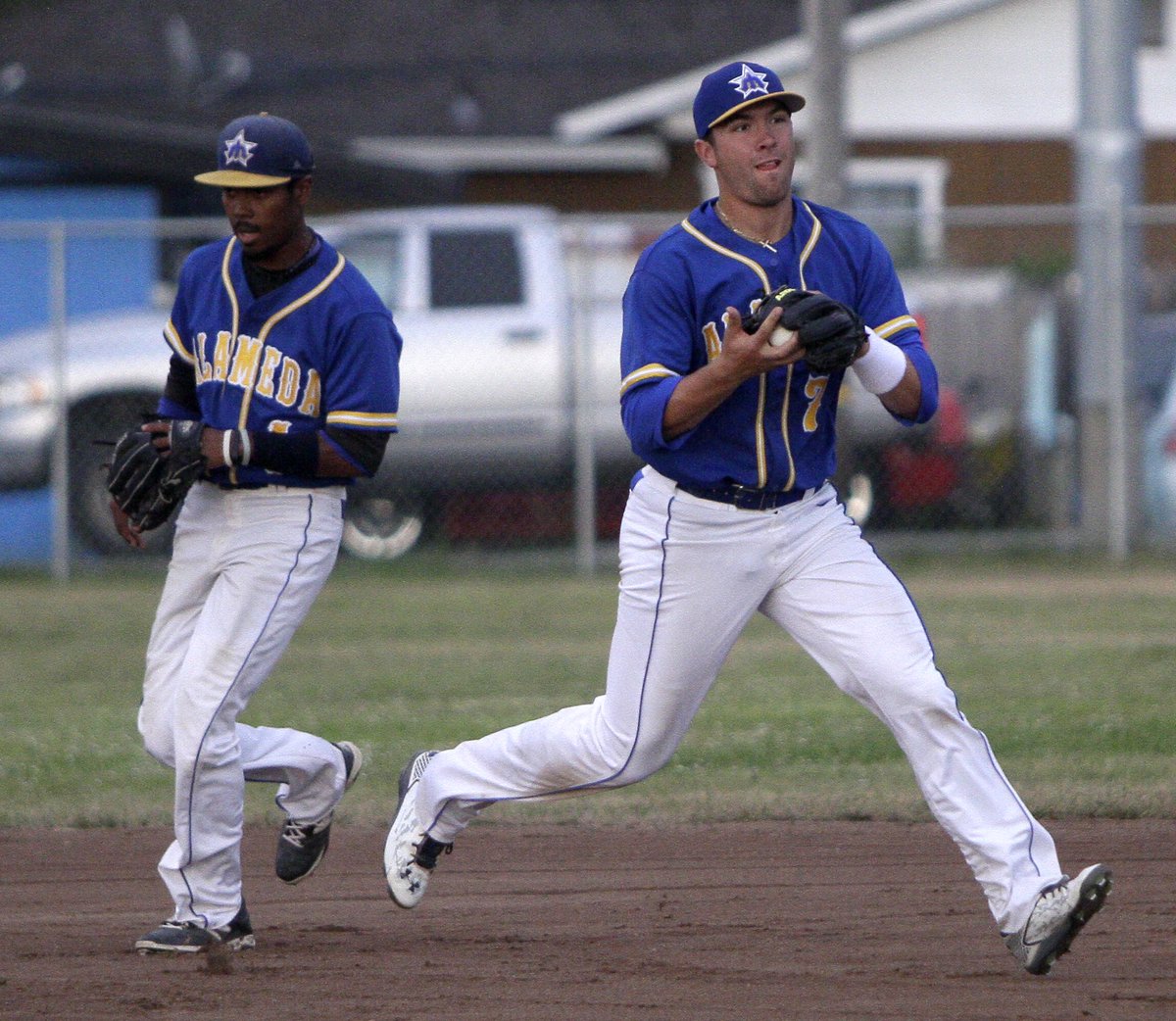 Meda_Merchants's tweet photo. Throwback Thursday - When studs roamed the INF for the Merks back in 2015 

@CSUEB_Baseball INF Marcus Williams
@SFDonsBaseball INF @PeRRsKi 

💪🏻💪🏻💪🏻 #Merks4Life #bluecollarbaseball https://t.co/3ISSee4oVy